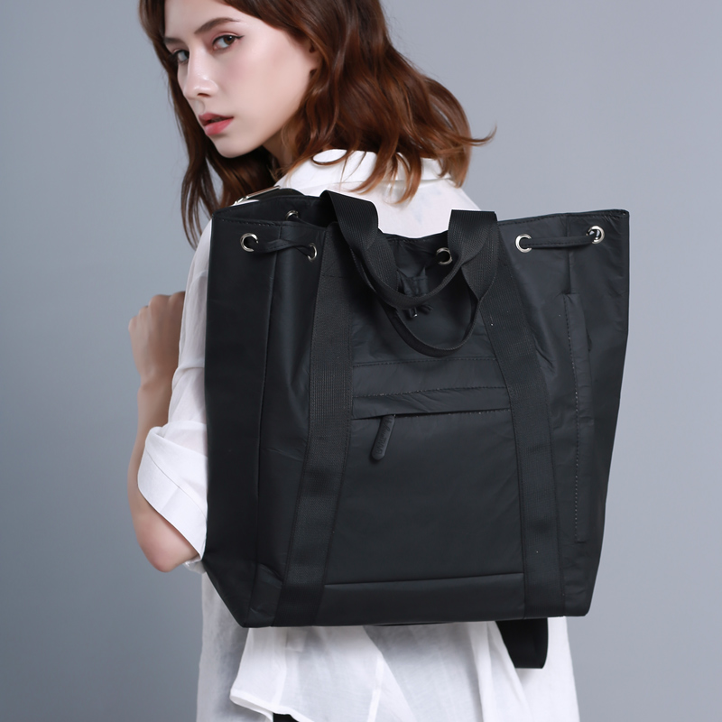 Schwarzer, vielseitiger Tyvek-Rucksack für Damen: Wandelbar, leicht und stilvoll – perfekt für Arbeit und Uni
